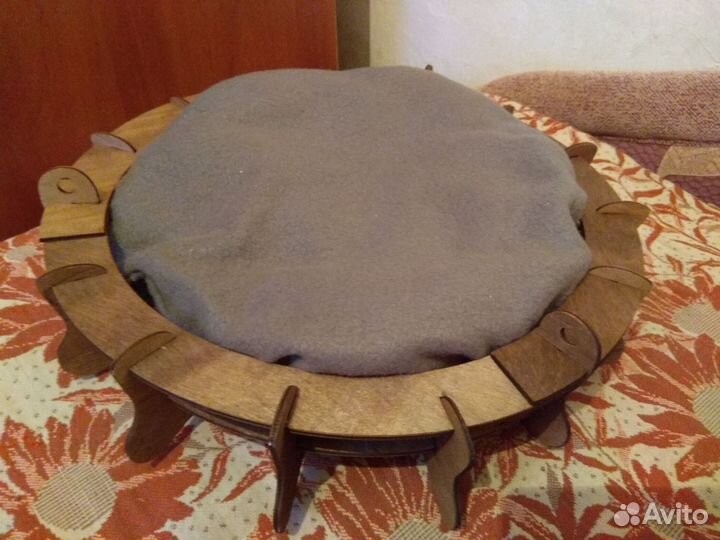 Лежанка с подушкой для кошек