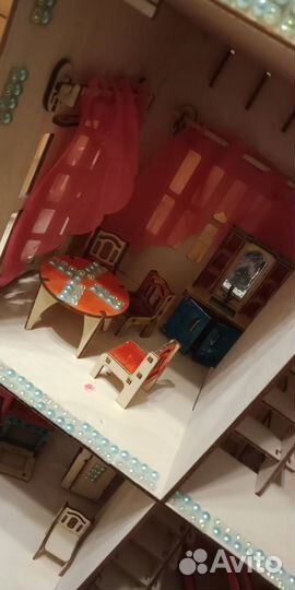 Кукольный домик с мебелью