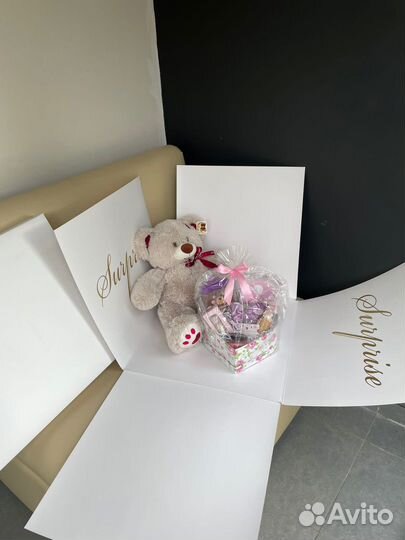 Коробки и боксы для сюрприза с воздушными шарами