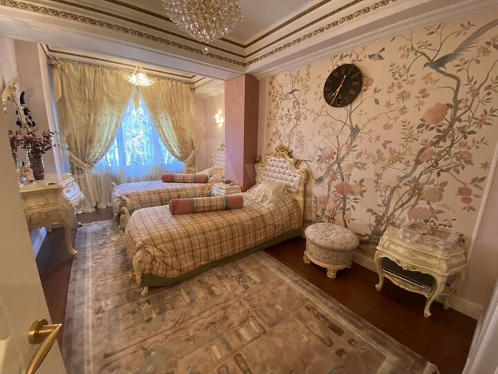 4-к. квартира, 160 м², 3/7 эт.