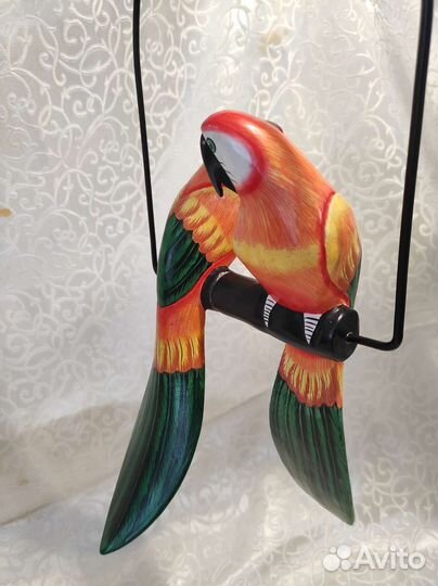 Попугаи на качелях. Новые. Дерево. Индонезия