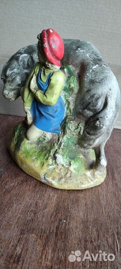 Статуэтка из гипса красная шапочка и серый волк