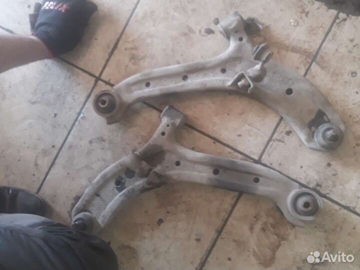 Передние рычаги Hyundai Accent