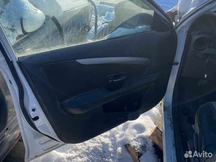 Обшивка двери левой передней Almera G15