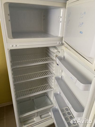 Холодильник indesit