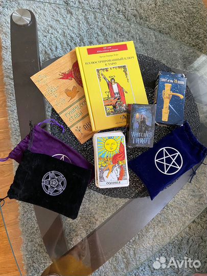 Карты taro и книги taro