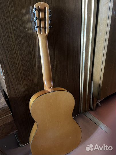 Акустическая классическая гитара