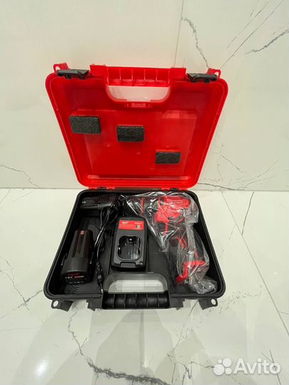 Шуруповерт Milwaukee 18V с двумя АКБ бесщеточный