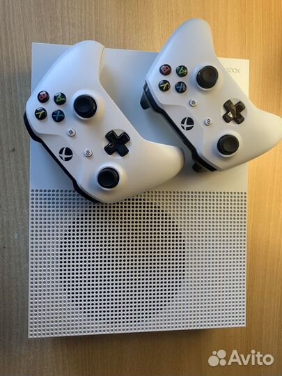 Xbox One s 1tb, 2 двойстика,полный комплект