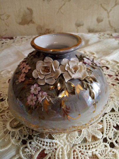Ваза с цветочной росписью из Кисловодского фарфора
