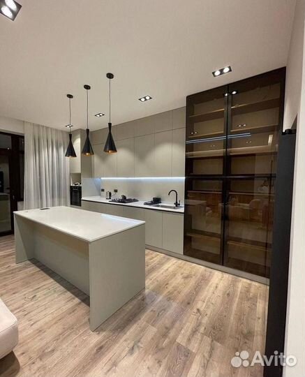 Кухня с островом для студии в рассрочку
