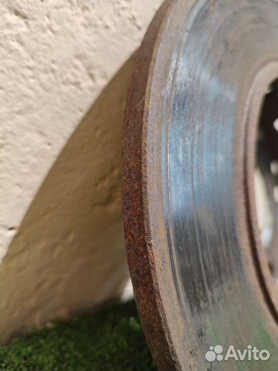 Передний тормозной диск Mercedes-Benz w201 w124