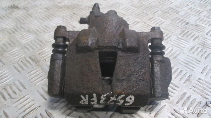 Суппорт передний правый Toyota Echo