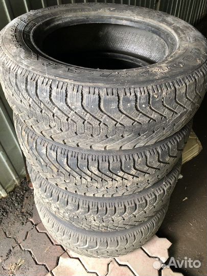Goodyear UltraGrip 500 235/65 R17