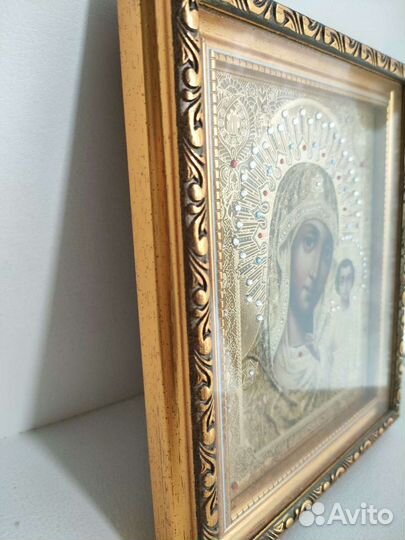 Икона Богородицы в позолоченном окладе