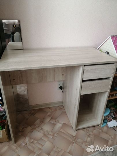 Письменный стол