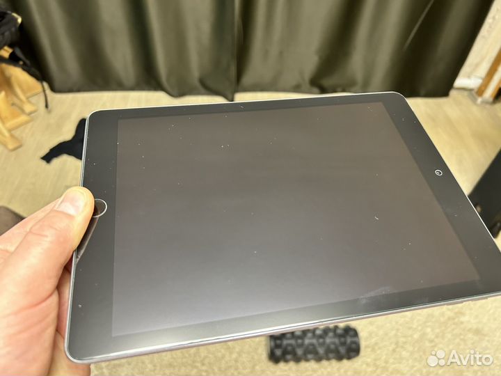 iPad (6th Generation) Wi-Fi + Cellular32gd