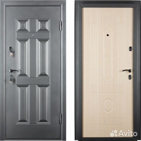 Дверь входная в квартиру железная с зеркалом