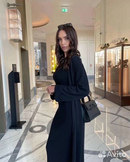 Трикотажное платье женское с накидкой