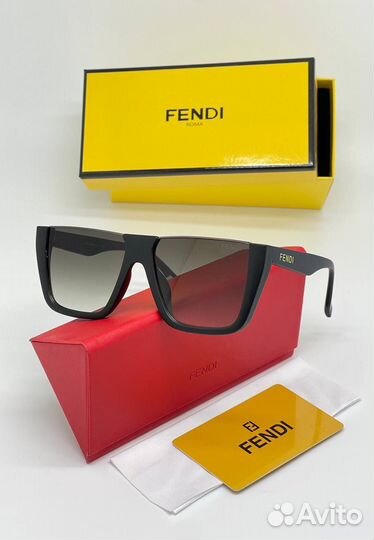 Солнцезащитные очки fendi