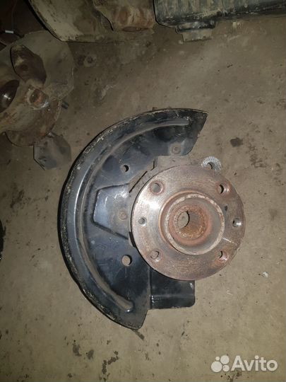 Ступица правая рено Сандеро 2016 год