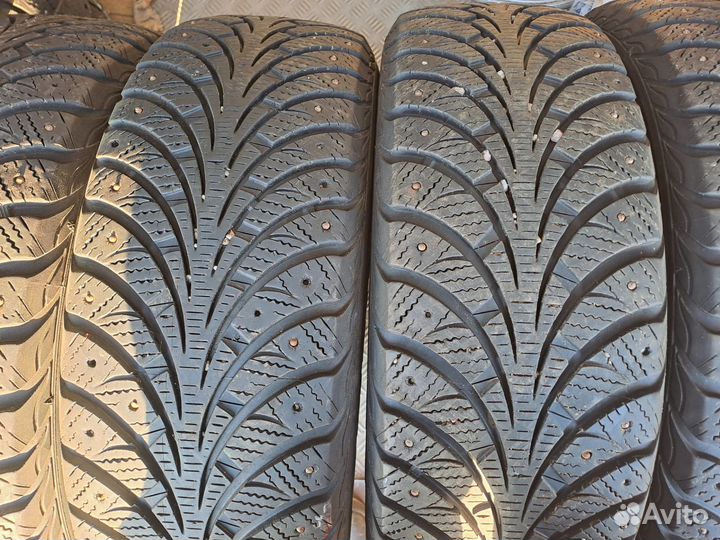 Goodyear UltraGrip Extreme 195/60 R15 88T