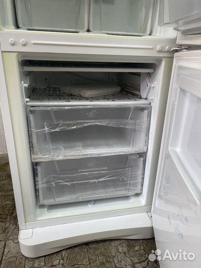 Холодильник indesit