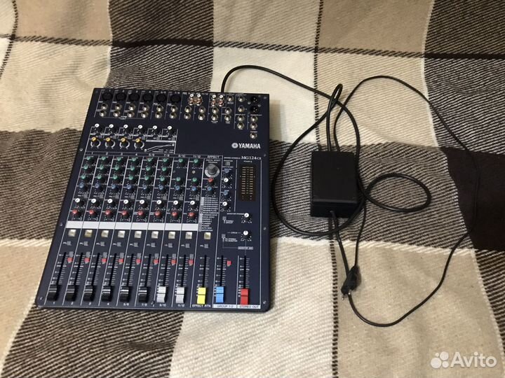 Микшерный пульт Yamaha MG124CX