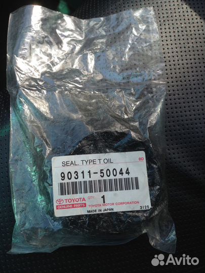 Сальник привода левый Toyota оригинал 90311-50044