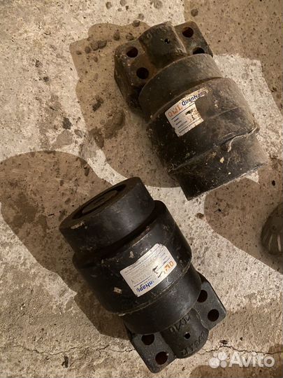 Каток поддерживающий hitachi 330/300