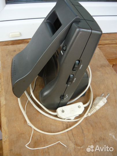 Электронные часы с лампой и радио