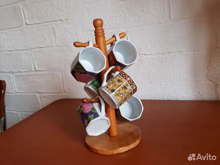 Набор из 6 кофейных чашек на деревянной подставке