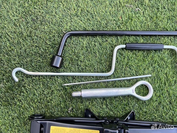 Поддомкратник Lexus Ls600H UVF45 2UR-FSE 2009