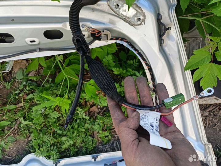 Дверь багажника Мерседес