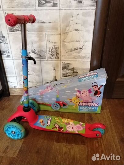 Продам электромобиль, самокат и другие игрушки