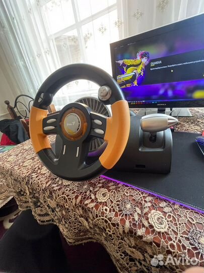 Игровой руль с педалями