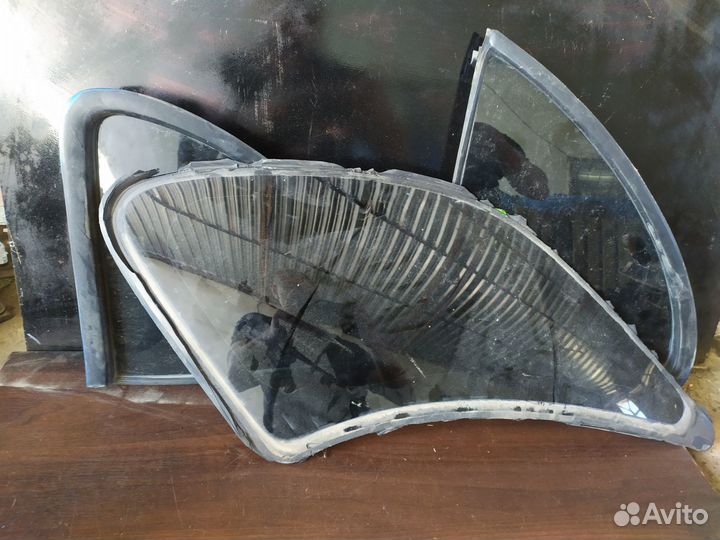 Стекло переднее правое Nissan almera n15 1995-2001