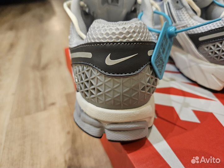 Кроссовки Nike Zoom Vomero 5 размер 42