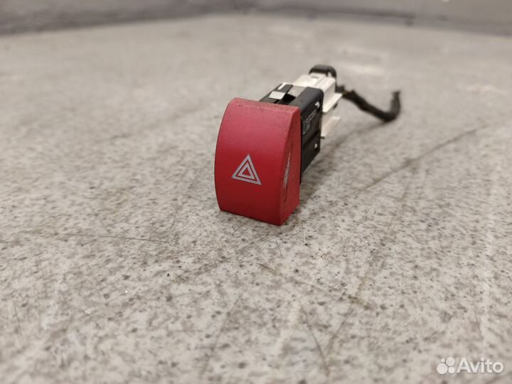 Клавиша аварийки + фишка для Skoda Octavia A5