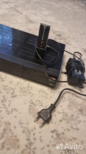 Спутниковый ресивер 4k AX HD51 с антенной