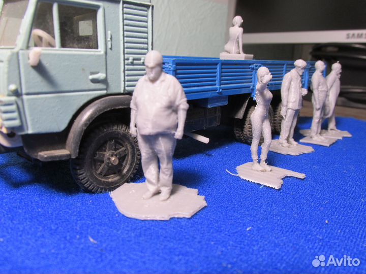 Макетики людей и животных в 43 масштабе