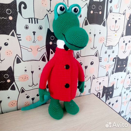Игрушки Чебурашка и Крокодил Гена