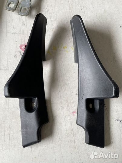 Крышка петли капота правая/левая Renault Duster