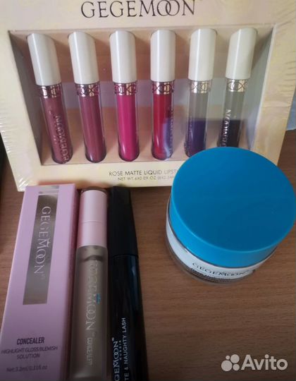 Набор декоративной косметики новый