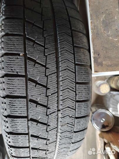 Bridgestone Blizzak VRX 22/60 R18