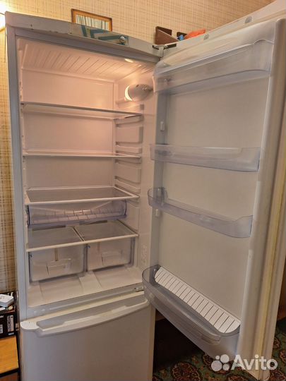 Холодильник бу indesit