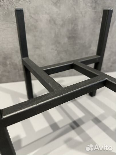 Подставка для цветов металлическая