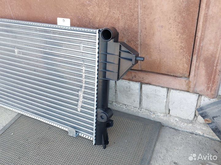 Опель Вектра А Радиатор охлаждения двс 1300084