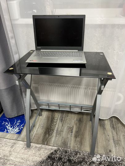 Компьютерный стол стеклянный