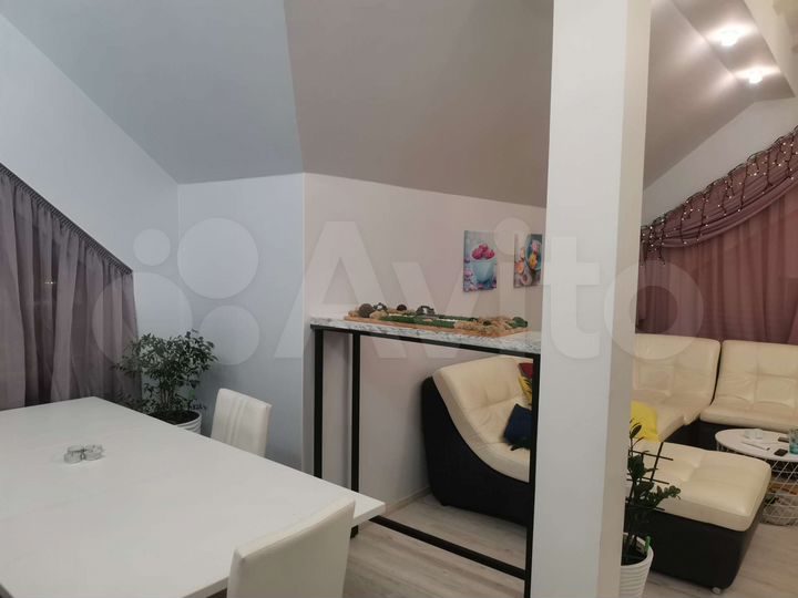 4-к. квартира, 120 м², 3/3 эт.